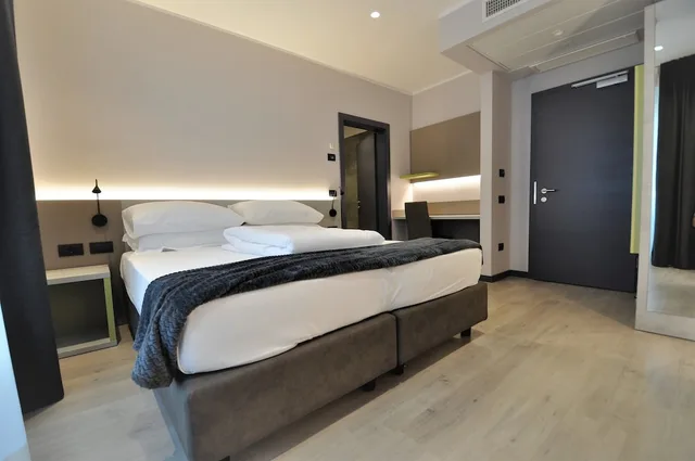 Standard, King Bed, Garda Life 7/10