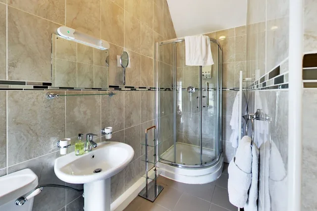 غرفة بسريرين منفصلين، Robin Hill House 2/3