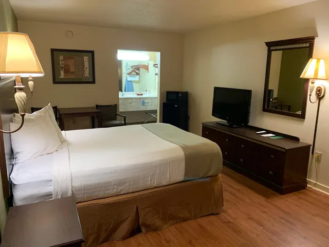 غرفة بسرير كينج لذوي الإعاقة، Motel6 Abbeville, AL 4/10