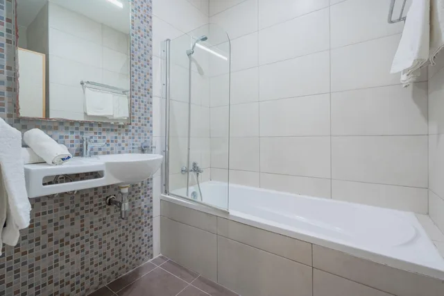 Room, Quadruple, Inland View، Xemxija Bay Hotel (ex Porto Azzurro) 8/9