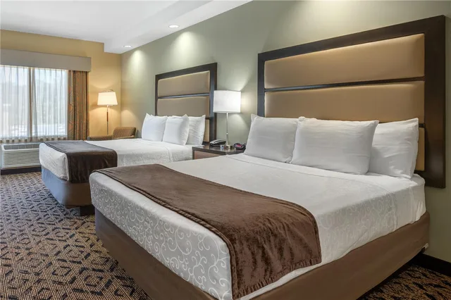 غرفة ركنية بسريرين كوين بإطلالة على المدينة، Best Western Plus College Park Hotel 2/3