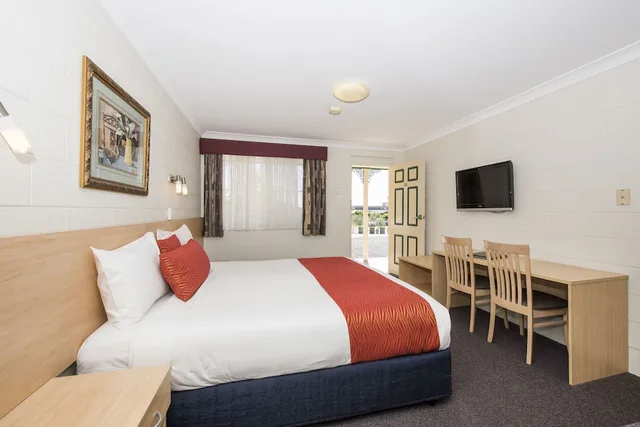 غرفة بسرير كوين وسرير فردي، Soldiers Motel 1/5