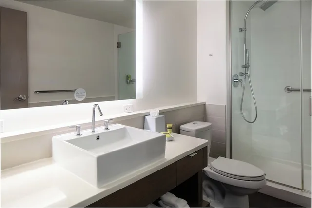 استوديو بسرير كينج مع أريكة لذوي الإعاقة، Element Omaha Midtown Crossing 3/5