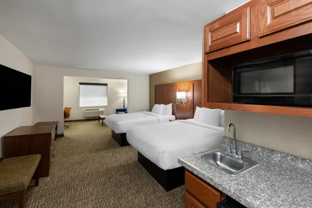 جناح بسريرين كوين مع أريكة، Wingate by Wyndham College Station TX 5/5