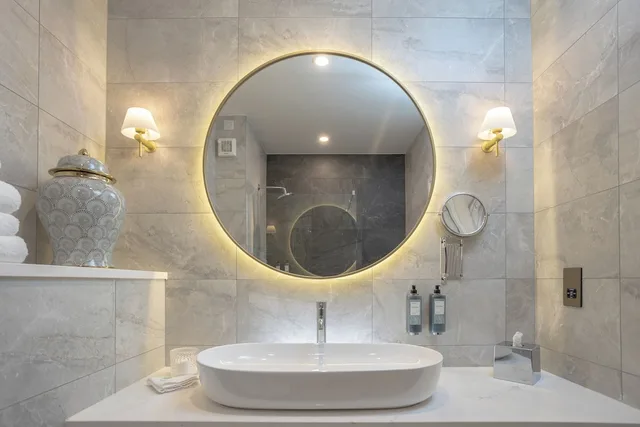 غرفة تنفيذية بسرير كينج، Corks Vienna Woods Hotel and Villas 6/7