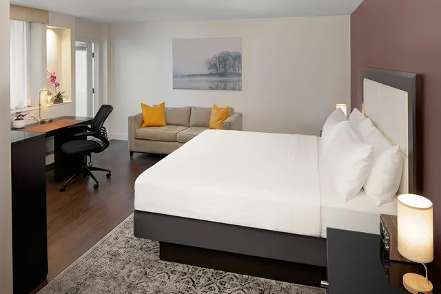 جناح بشرفة، The Andrew Hotel 1/2