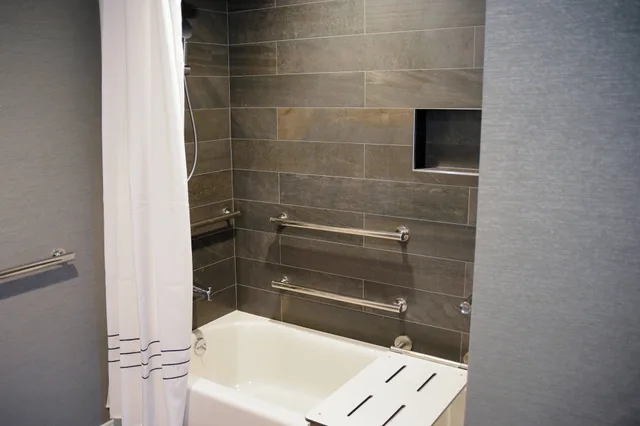 غرفة بسرير كينج في طابق مرتفع، Omaha Marriott 5/5