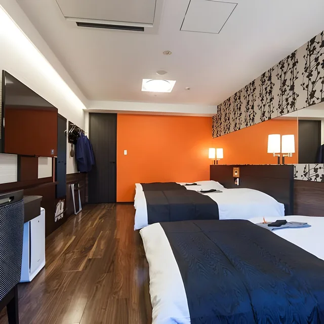 غرفة قياسية ثلاثية بسريرين منفصلين، Apa Hotel and Resort Tokyo Bay Makuhari 1/1