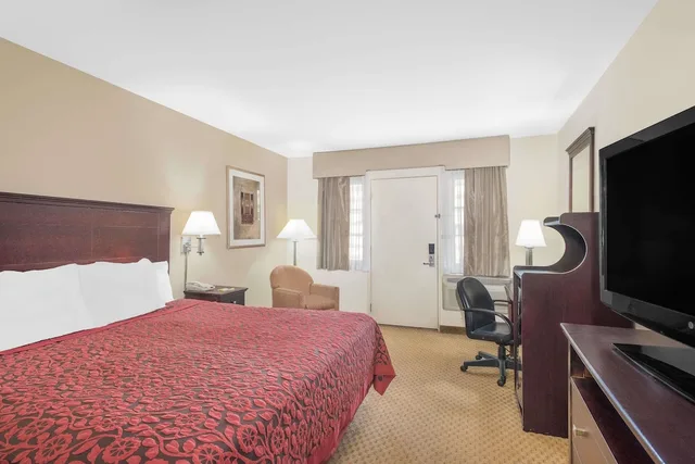 غرفة قياسية بسرير كوين، Days Inn by Wyndham Springfield/Phil.Intl Airport 1/2