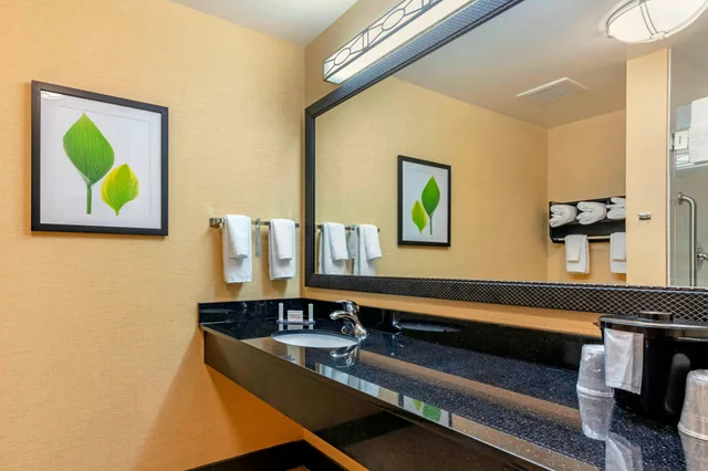 غرفة، Fairfield Inn Suites Columbus 5/5