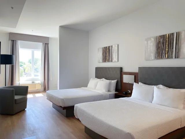 جناح بسرير كوين مع أريكة، Quality Inn Quebec City 3/10