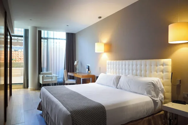 غرفة سوبيريور بشرفة مفردة بسرير مزدوج بمسبح خاص، Hotel Catalonia Ramblas 2/6