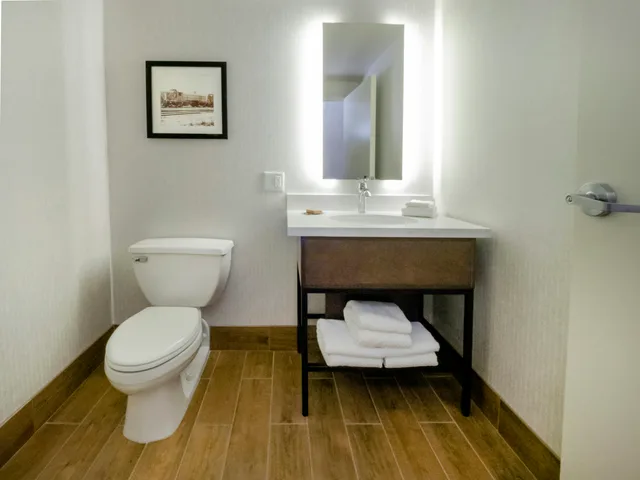 جناح بسرير كينج بغرفتين، Doubletree By Hilton Jamestown 4/4