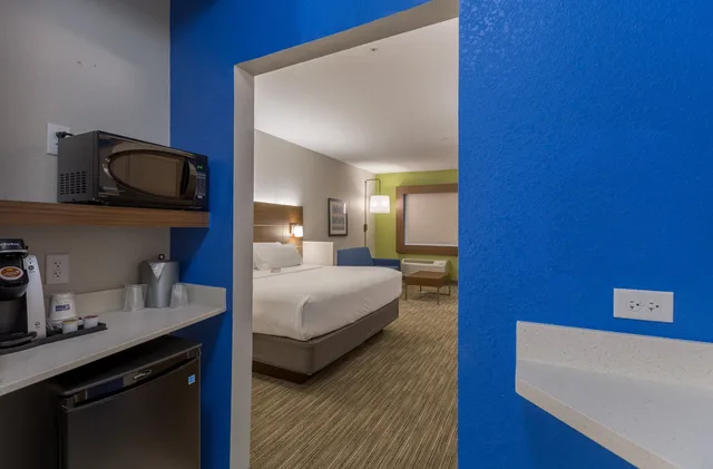 Suite, King Bed, Sofa, Holiday Inn Express And Suites San Marcos South 5/6