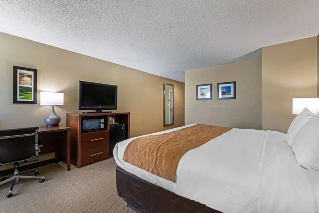غرفة بسرير كينج، Comfort Inn N Myrtle Beach Barefoot Landing 3/5