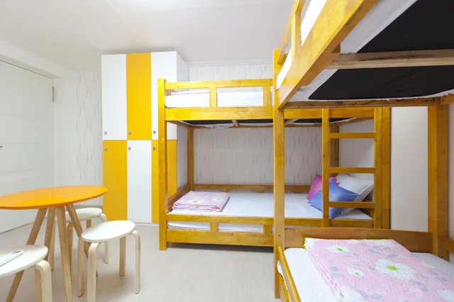 Female Dorm, Female Only, 6 People, 6 Beds، Wow Hills Guest House 2/2