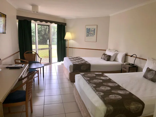 غرفة قياسية بسريرين منفصلين بإطلالة على الحديقة، Ocean International Hotel 2/2