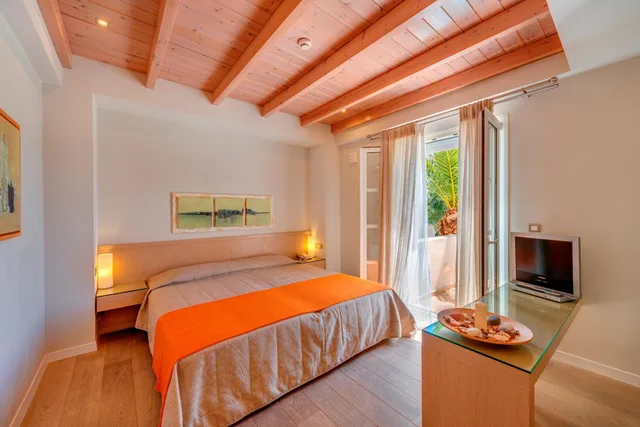 غرفة بسرير مزدوج أو سريرين منفصلين، Nissaki Beach Hotel 2/9