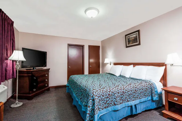 غرفة بسرير كينج لذوي الإعاقة، Days Inn by Wyndham Wurtsboro 2/2