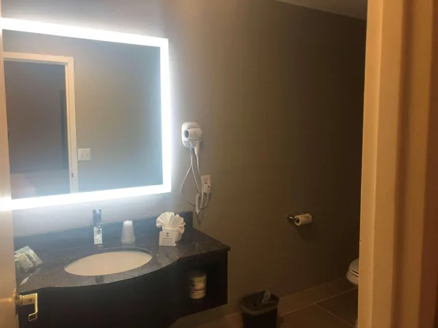 جناح، Best Western Fort Lee 5/5