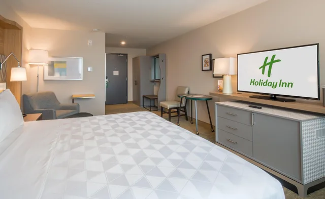 غرفة بسرير كينج، Holiday Inn Edmonton S Ellerslie Rd 8/10