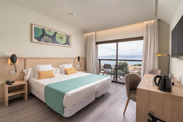 غرفة بسرير مزدوج بشرفة بإطلالة جزئية على البحر، AluaSoul Palma Hotel - Adults only 4/10
