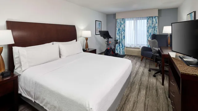 جناح بسرير كينج بغرفتين بحوض جاكوزي لذوي الإعاقة، Hilton Garden Inn Merrillville 1/4
