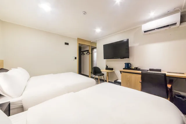 Family, Twin Beds, Queen Bed, No Parking، Pyeongtaek Stay Hotel 2/6