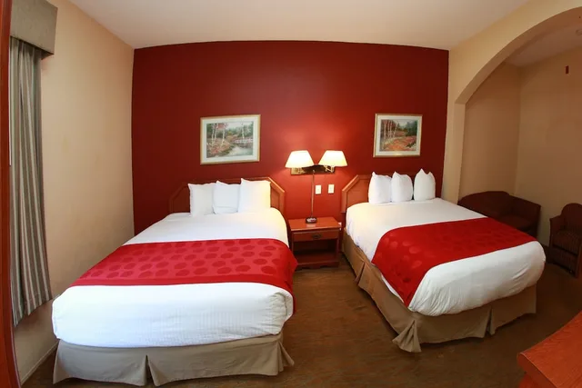 Deluxe, 2 Queen Beds, Ramada By Wyndham Fresno Northwest 7/10