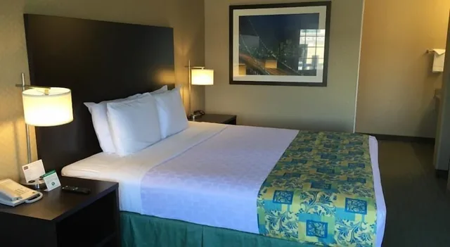 Deluxe, King Bed, Stair Access Only، Regency Inn SFO Airport 2/4