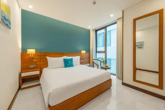 غرفة ديلوكس بسرير كينج وسرير كوين، Mandila Beach Hotel Danang 2/4