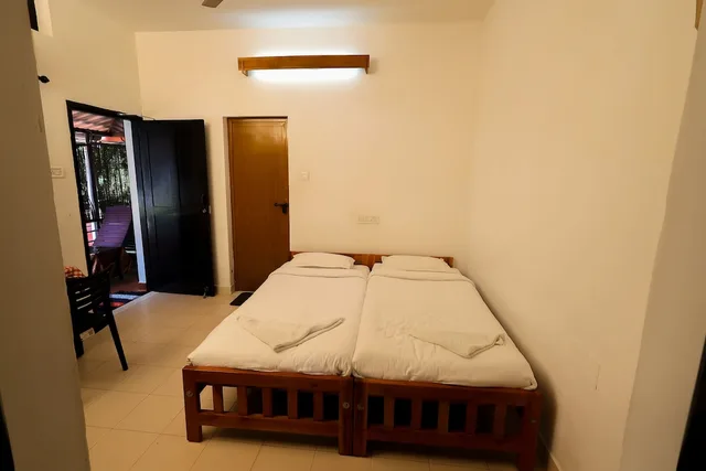 كوخ عائلي بإطلالة على البحيرة، Illikkalam Lakeside Cottages 3/7