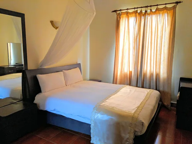 جناح تنفيذي بسرير كوين بإطلالة على المسبح بغرفة نوم واحدة، Prestige Hotel Suites 1/9