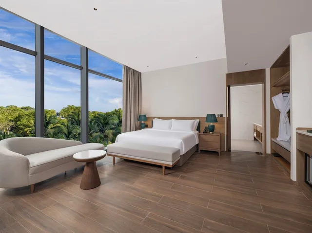 غرفة قياسية بسرير كينج بإطلالة على الحديقة بشرفة، Holiday Inn Resort Wanning Shenzhou Peninsula by IHG 4/7