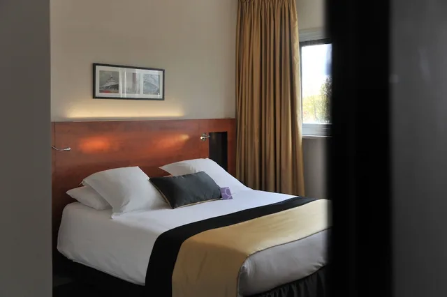 غرفة ثلاثية بسرير مزدوج وسرير فردي، Mercure Maurepas Saint Quentin 2/6