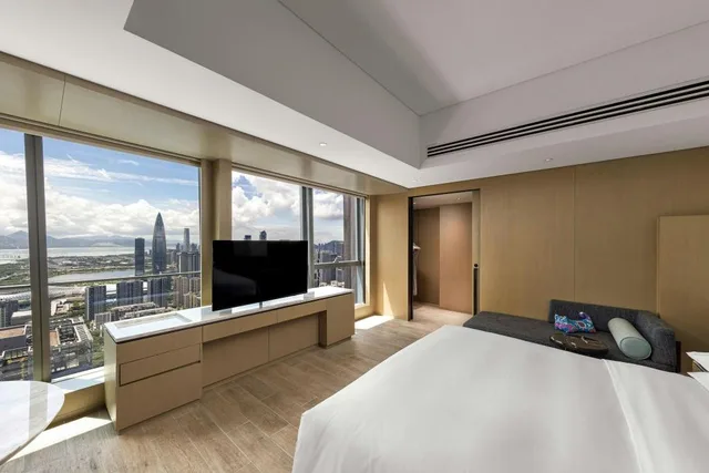 Guest Room, King Bed, Bay View, Lounge Access, Corner، Renaissance Shenzhen Bay Hotel 1/3