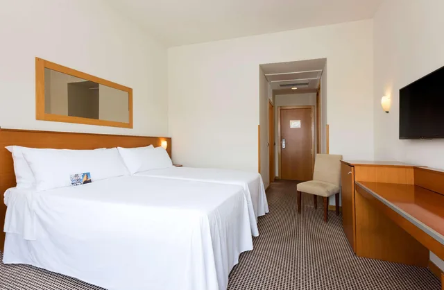 غرفة قياسية بسرير مزدوج أو سريرين منفصلين، Hotel Zentral Leon 1/3