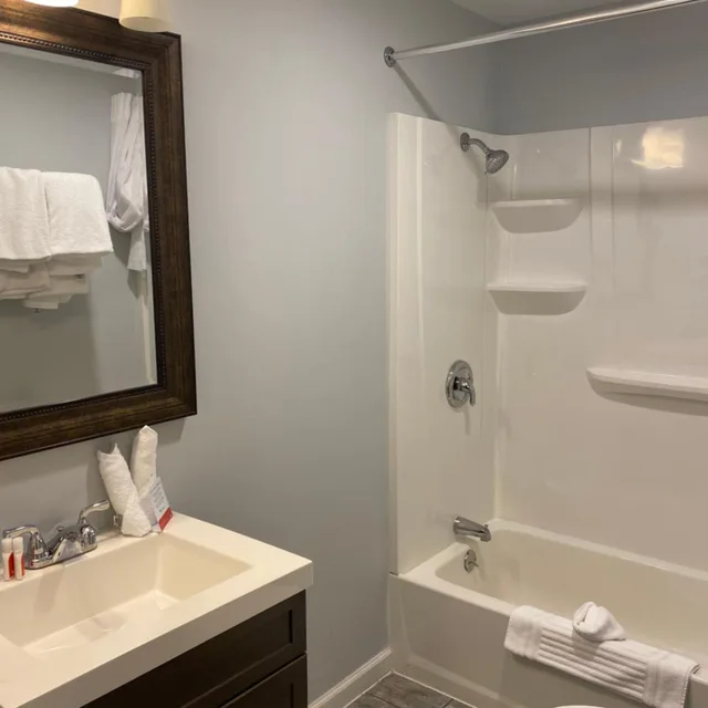 غرفة ديلوكس بسريرين كوين، Econo Lodge At The Falls North 6/6