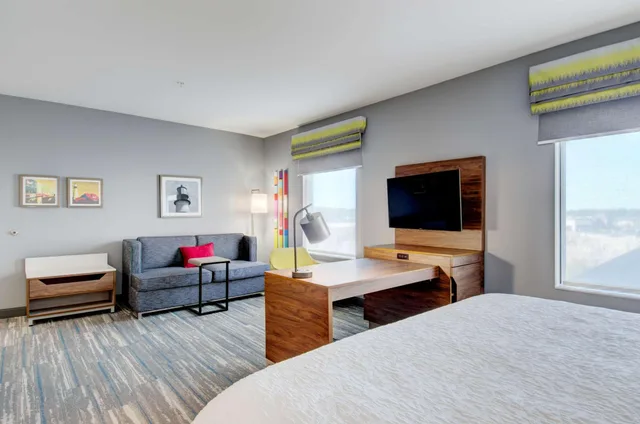جناح استوديو بسرير كينج مع أريكة لذوي الإعاقة، Hampton Inn Suites Portland Me 5/5