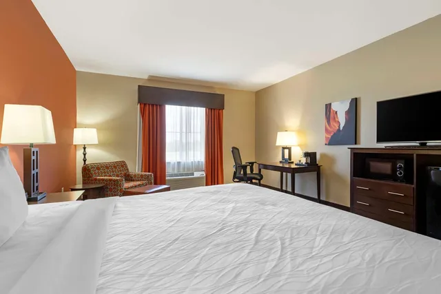 غرفة بسرير كينج، Best Western Plus Longhorn Inn & Suites 1/4
