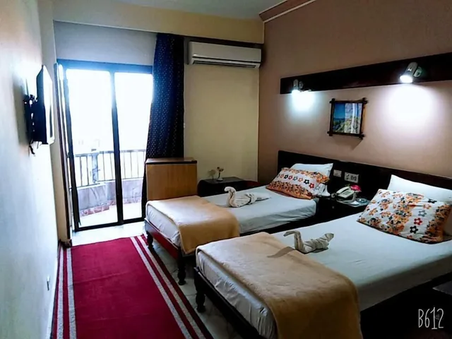 غرفة كومفورت بسريرين منفصلين بإطلالة على المدينة بشرفة، Shady Hotel 2/10