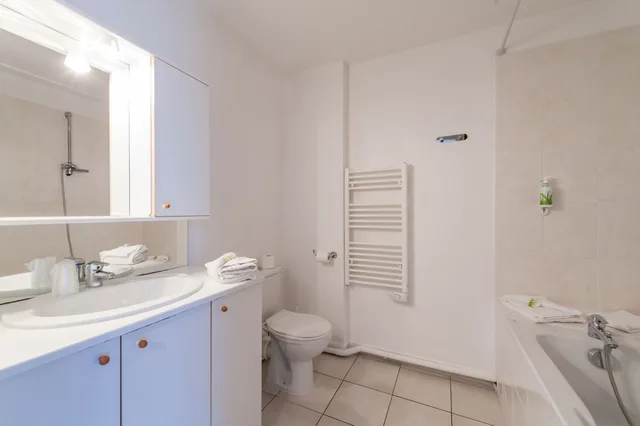 شقة بسرير كوين بشرفة بغرفة نوم واحدة مع أريكة، Residhotel Vieux Port 3/3