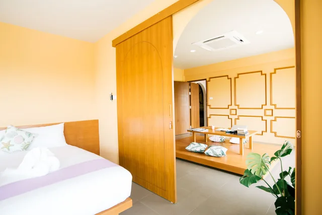 Family Suite, 2 Queen Beds, Town View، ROYAL PINEAPPLE HOTEL a welcome to wealth and good fortune 4/10