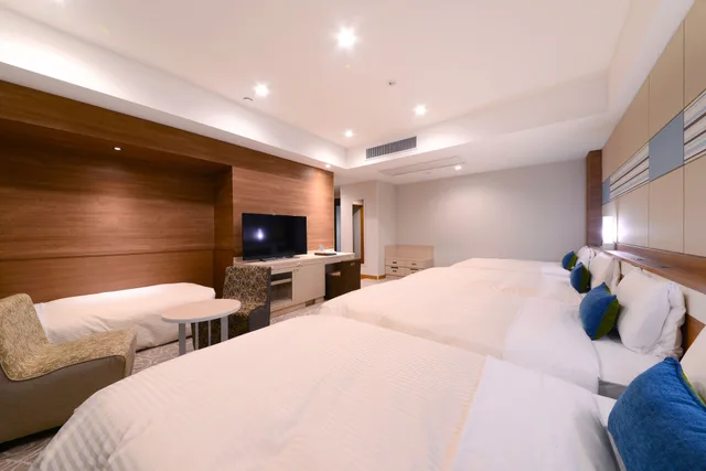 غرفة عائلية بسريرين منفصلين وخمسة أسرّة مع أريكة في الملحق، Vessel Hotel Campana Okinawa 2/6