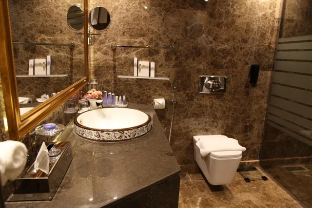 غرفة كلاسيكية ديلوكس بسرير كينج بشرفة، فندق الرهدان(Al Rahden Hotel) 2/3