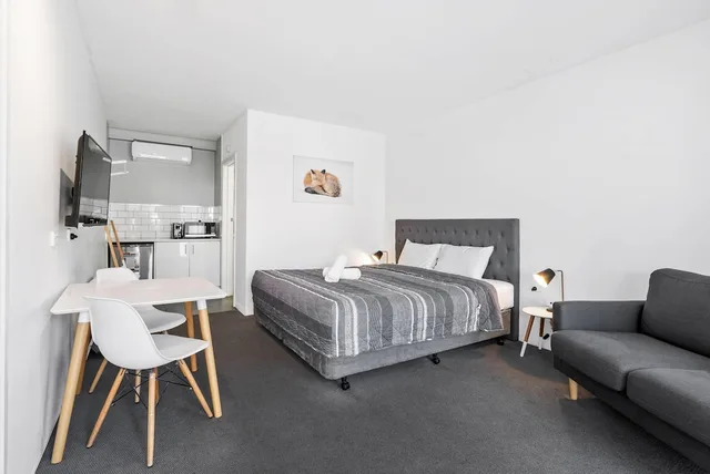 Deluxe, King Bed, Comfort Inn Commodore Albury 2/6