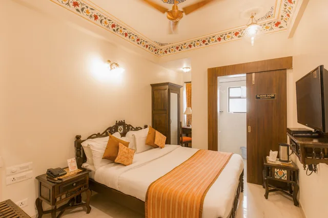 Deluxe, Double Bed, Hotel Umaid Residency 8/10
