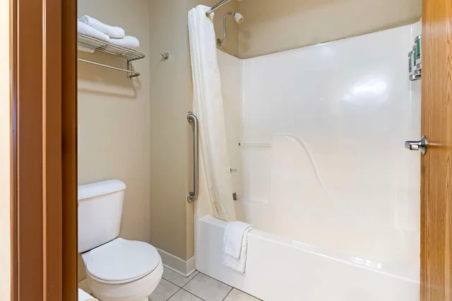 Room, Queen Bed, Best Western Wittenberg Inn 4/5