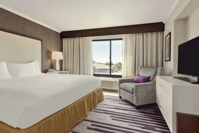 جناح بسرير كينج، Doubletree By Hilton Milwaukee 1/3
