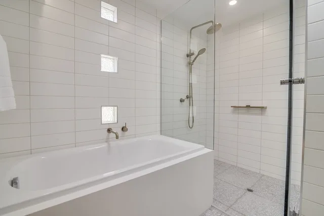 1 Bedroom, Deluxe, Apartment, King Bed, Beach Front، Tingirana Noosa 3/6